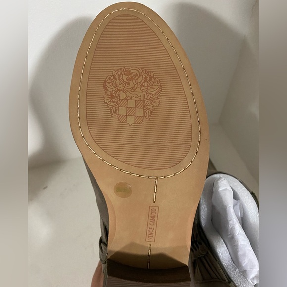 New no box Sz8 womens Vince Camuto bootie - Picture 4 of 4